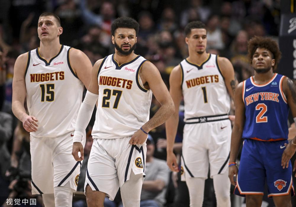 持她的观众 持她的观众