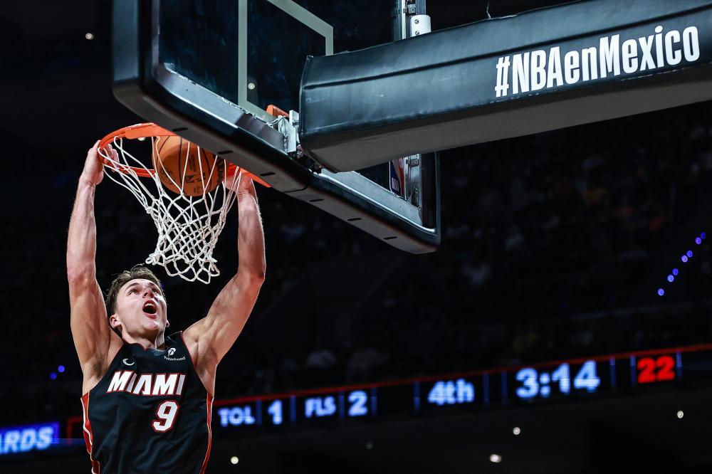 柯洁现身F1上海大奖赛 期待能和周冠宇合影.